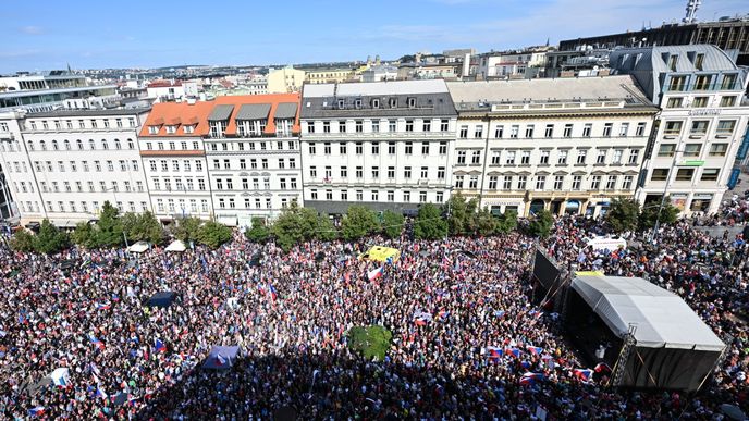 Na protivládní demonstraci v Praze se sešlo 70 tisíc lidí