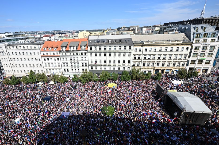 Na protivládní demonstraci v Praze se sešlo 70 tisíc lidí