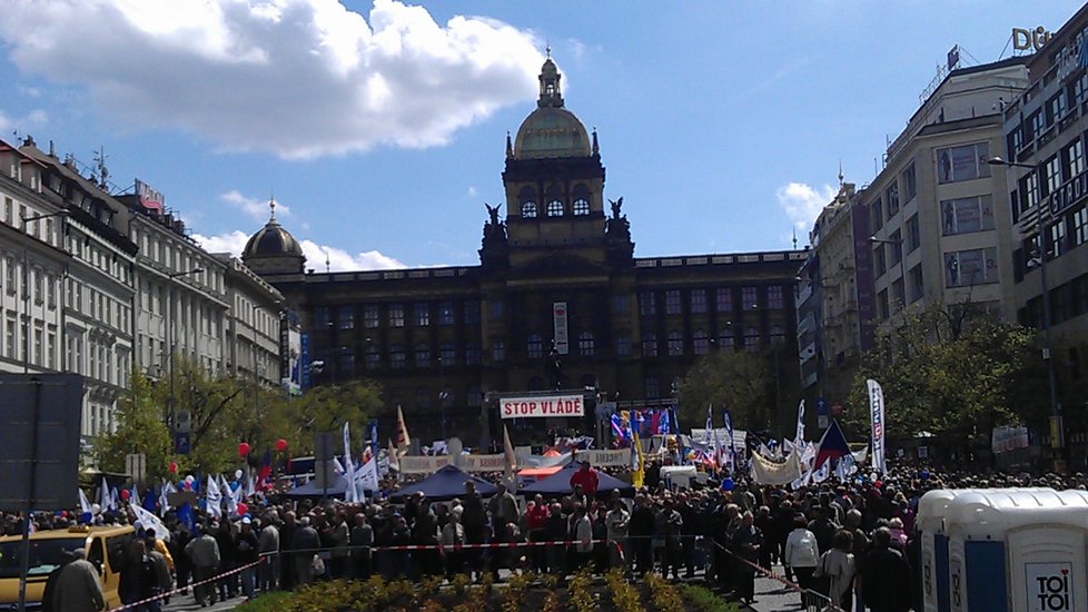 Demonstranti se sešli v sobotu odpoledne na Václavském náměstí