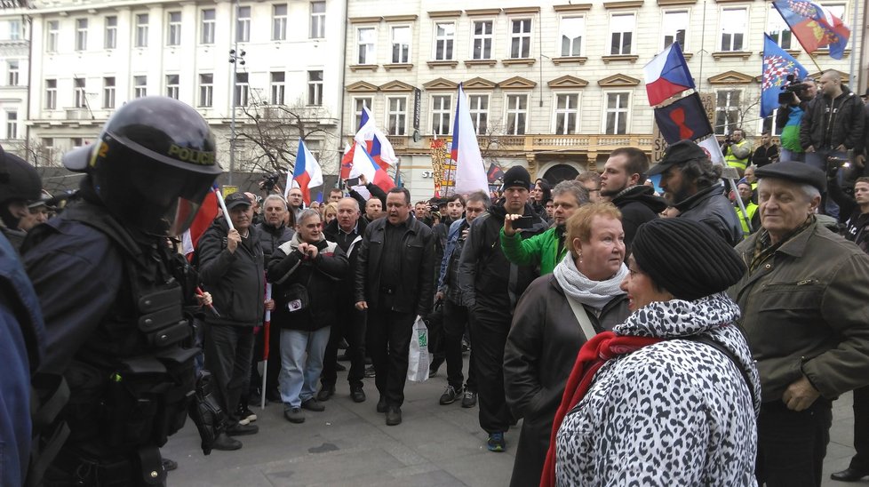 Demonstrace na Václavském náměstí a v Hybernské ulici