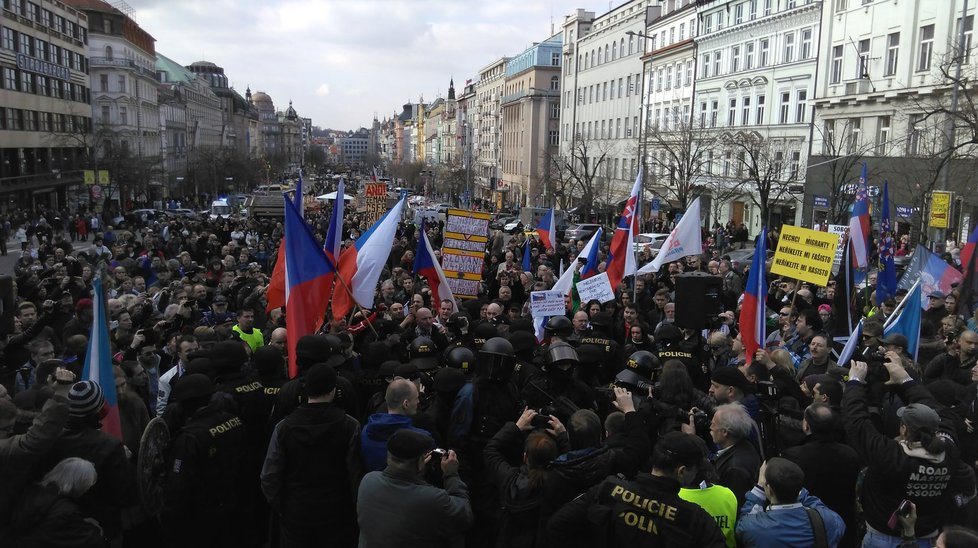 Demonstrace na Václavském náměstí a v Hybernské ulici