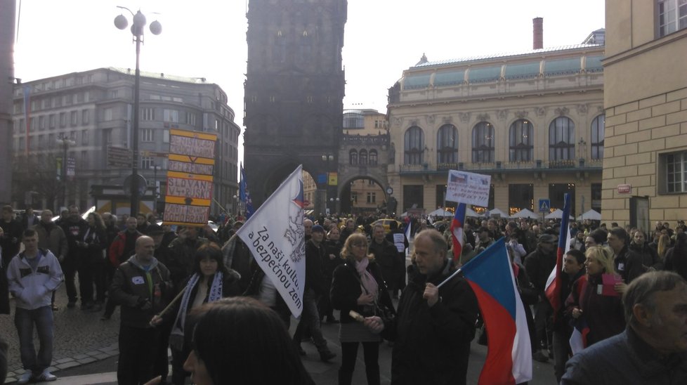 Demonstrace na Václavském náměstí a v Hybernské ulici