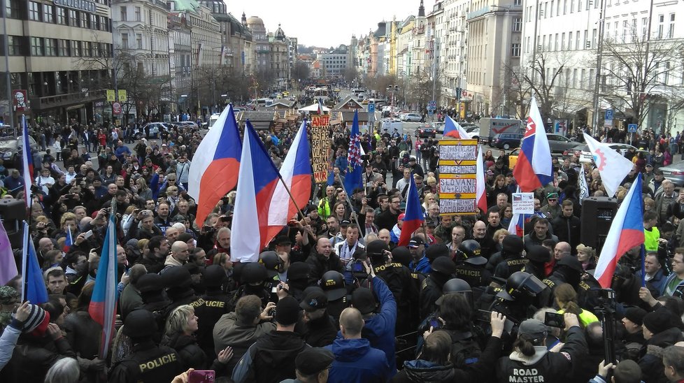 Demonstrace na Václavském náměstí a v Hybernské ulici