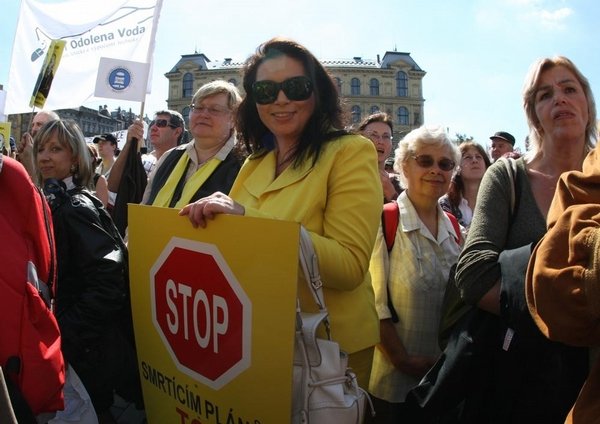 Demonstraci podpořily i Jana Bobošíková s Janou Wolfovou ze strany Suverenita