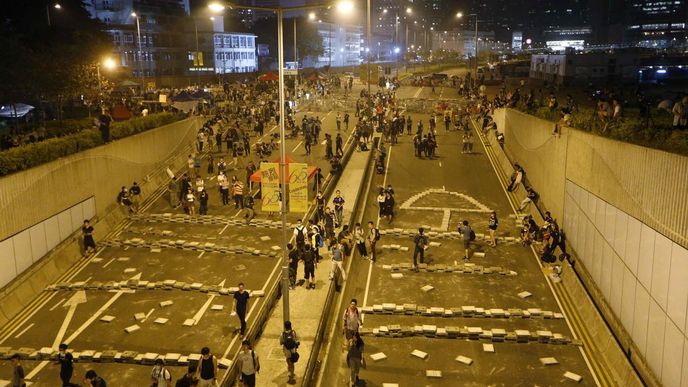 Demonstranti v Hongkongu trvají už řadu měsíců (snímek z poloviny října 2014)