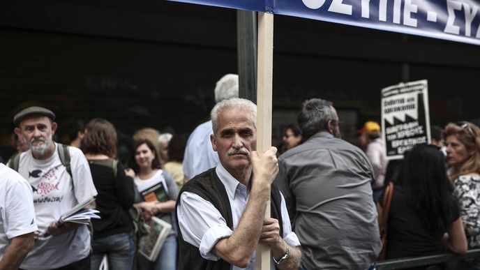 Demonstranti v řeckých Aténách