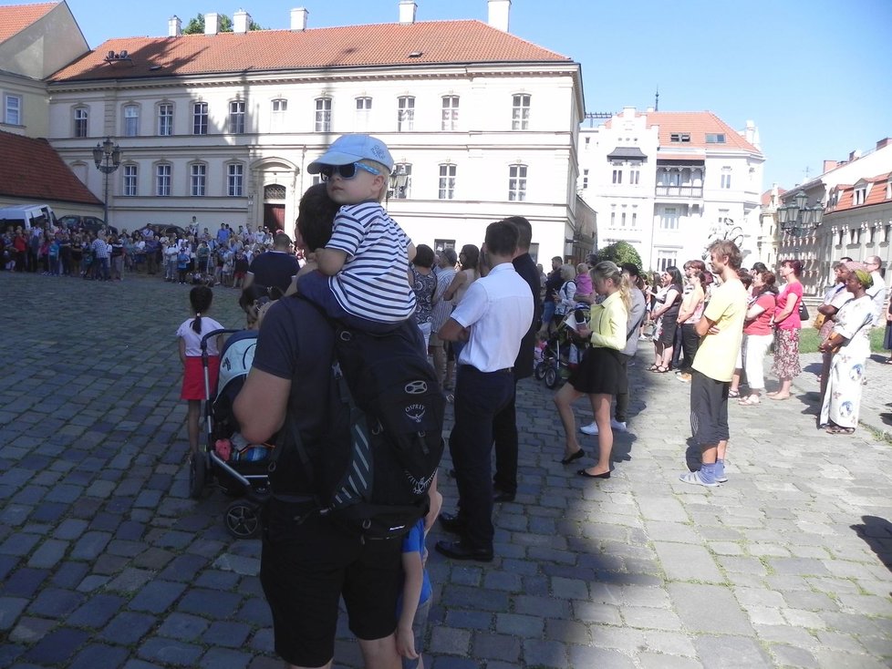 Zahájení vzpomínkových slavností si nenechaly ujít stovky Brňanů.