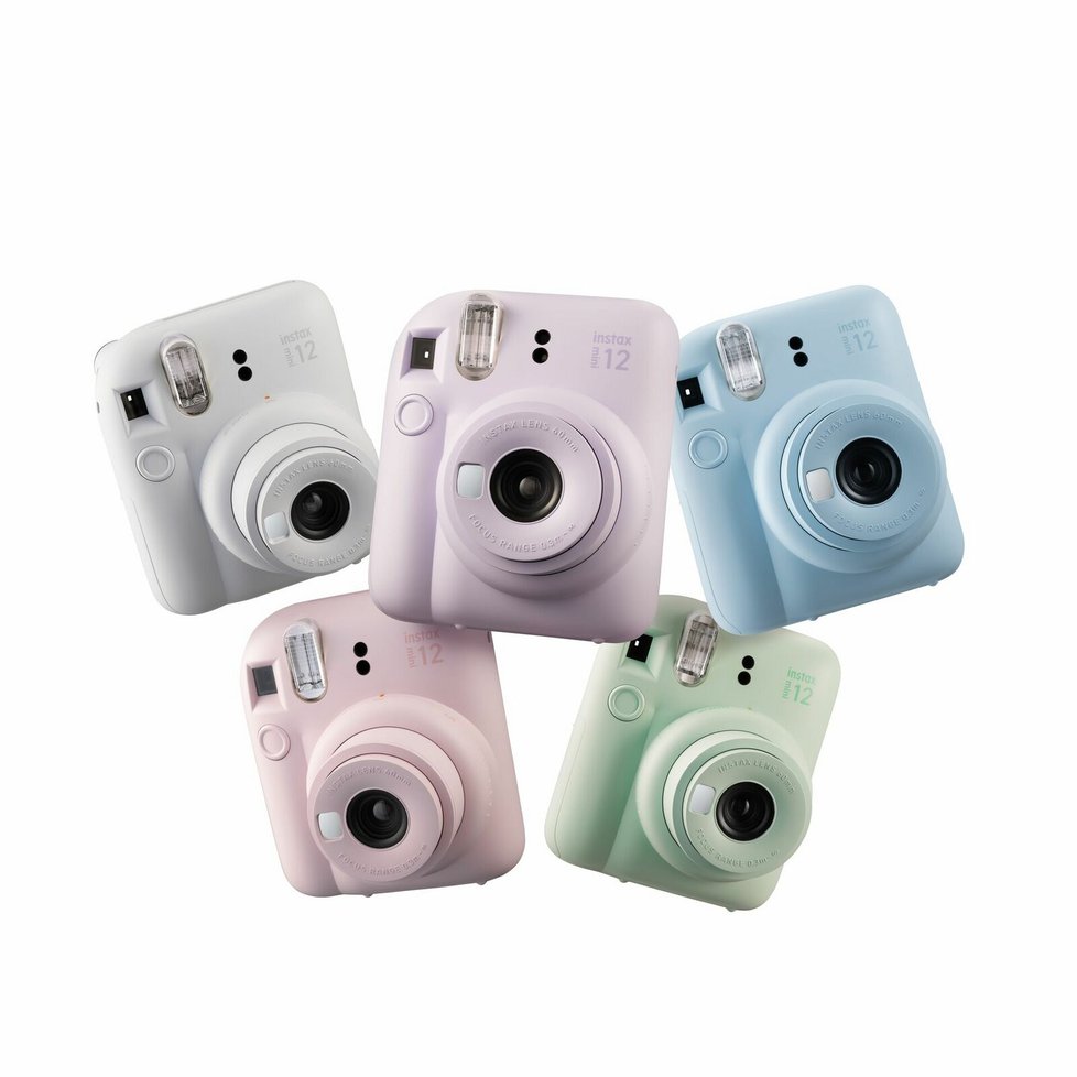 Novinka od FUJIFILM Instax Mini 12, který je k dostání v pěti různých barvách, 2199 Kč