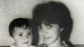 Den matek 2023: Pekarová Adamová tasila retro fotku s maminkou.