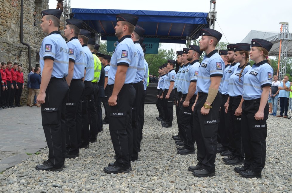 Pomyslným vrcholem Dne policie byl slavnostní slib uniformovaných nováčků.