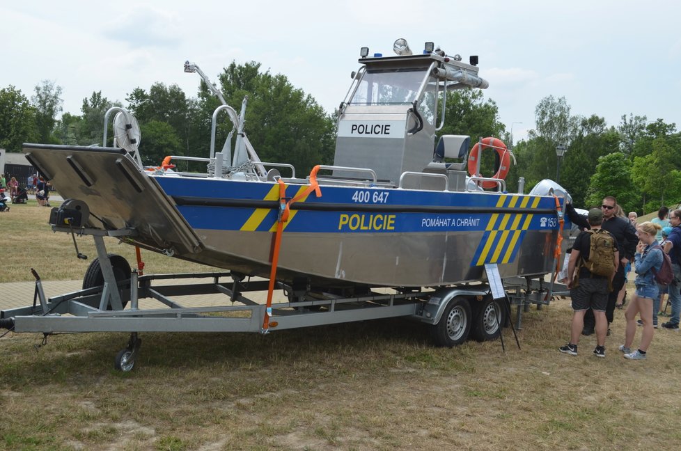 K vidění byla policejní technika.