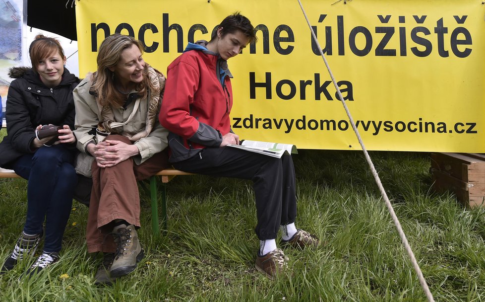 V rámci Dne proti úložišti se konal jako protest proti průzkumům pro hlubinné úložiště radioaktivního odpadu v lokalitě Horka takzvaný hvězdicový pochod z Hodova, Rudíkova, Budišova a Náramče na Třebíčsku