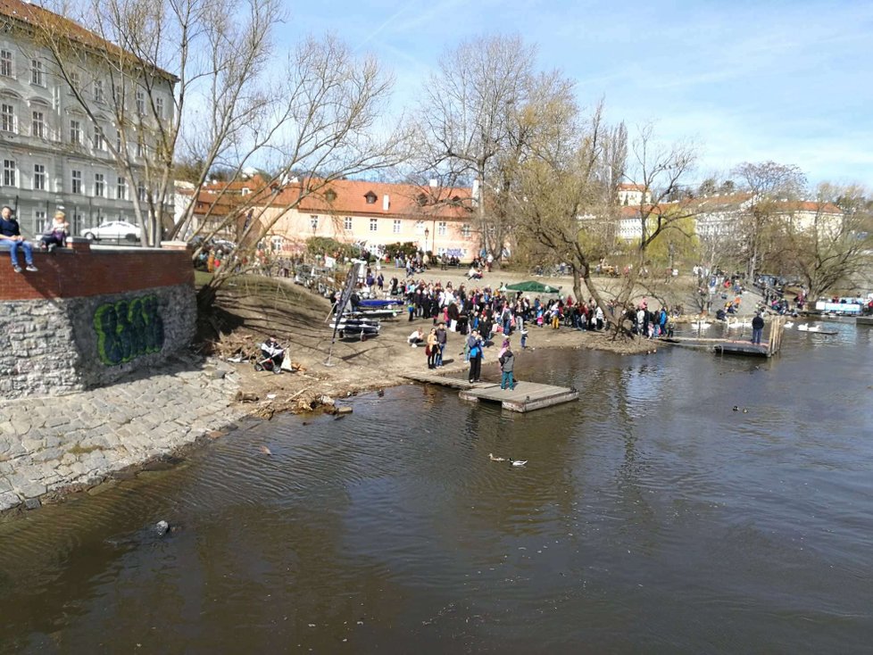 Na Den Vltavy vyšlo v Praze nádherné počasí.