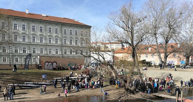 Na Den Vltavy vyšlo v Praze nádherné počasí.