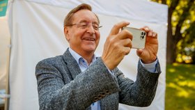 Ředitel Fakultní nemocnice Královské Vinohrady a bývalý ministr zdravotnictví Petr Arenberger na pražském Karlově náměstí během třetího ročníku akce Den zdraví (31. 7. 2021)
