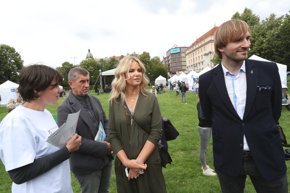 Andrej Babiš, Monika Babišová a ministr Adam Vojtěch na Dni zdraví (23. 6. 2018)