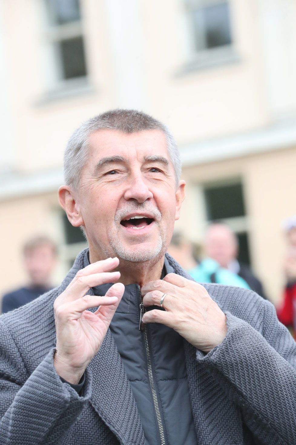 Premiér Andrej Babiš (ANO) předal Pražskému hradu seznam všech kandidátů na členy nové vlády