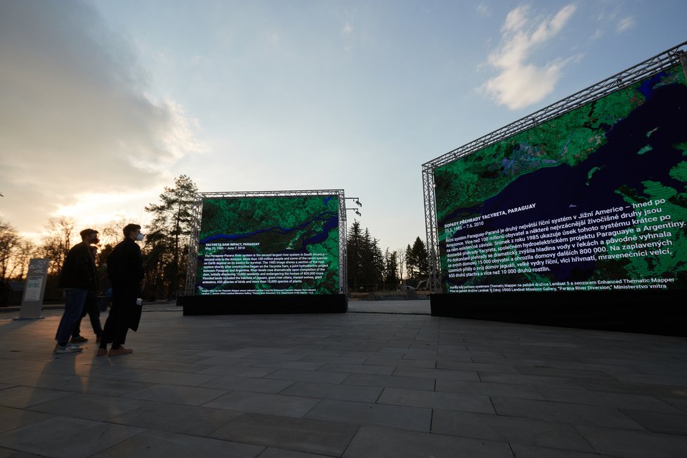 Praha oslaví Den Země vizuální show: Jarní ochutnávka Signal Festivalu vsadí na digitální tapisérii a proměny planety. K vidění bude v areálu holešovického Výstaviště od 22. do 28. dubna.