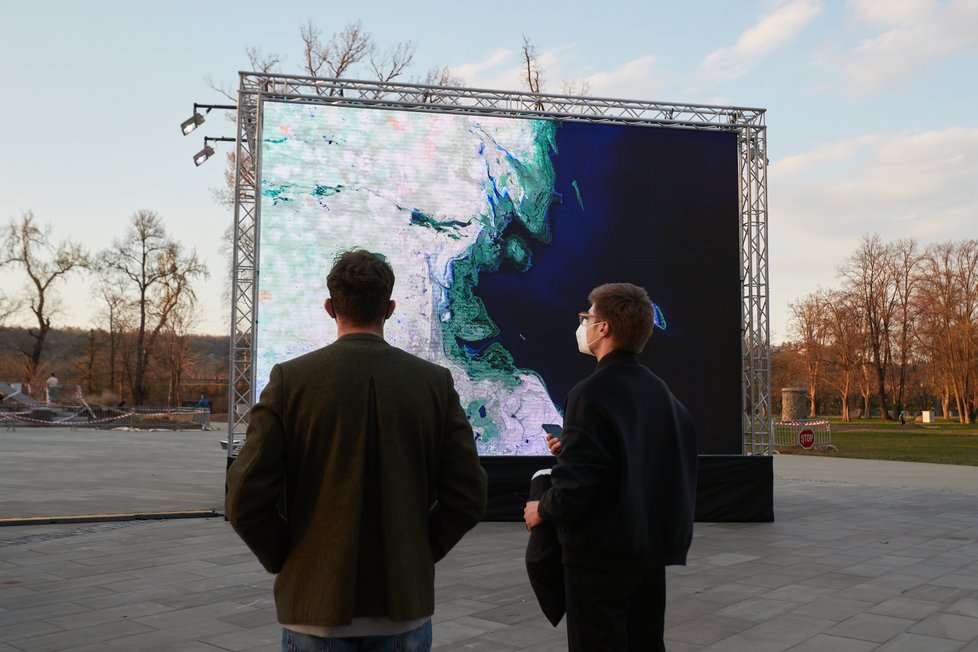 Praha oslaví Den Země vizuální show: Jarní ochutnávka Signal Festivalu vsadí na digitální tapisérii a proměny planety. K vidění bude v areálu holešovického Výstaviště od 22. do 28. dubna.