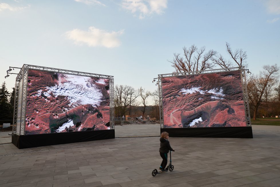 Praha oslaví Den Země vizuální show: Jarní ochutnávka Signal Festivalu vsadí na digitální tapisérii a proměny planety. K vidění bude v areálu holešovického Výstaviště od 22. do 28. dubna.