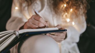 Proč si psát deník? Je to bezpečný prostor pro myšlenky, které nechceme říkat nahlas Proč si psát deník? Je to bezpečný prostor pro myšlenky, které nechceme říkat nahlas