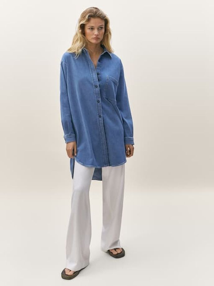 Džínová košile, Massimo Dutti, 1595 Kč, www.massimodutti.com Džínová košile, Massimo Dutti, 1595 Kč, www.massimodutti.com