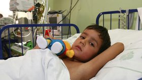 Malý Denis v nemocnici