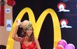 Model k sežrání - Denisa Domanská šla také za hamburger a byla doslova k sežrání!