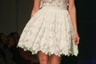 Návrhářka si pozvala topmodelku Denisu Dvořákovou, které ušila speciální svatební šaty inspirované krojem.