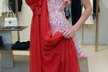 Denise se zalíbily červené šaty od Diora