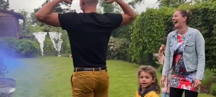 Táta ukázal bicáky