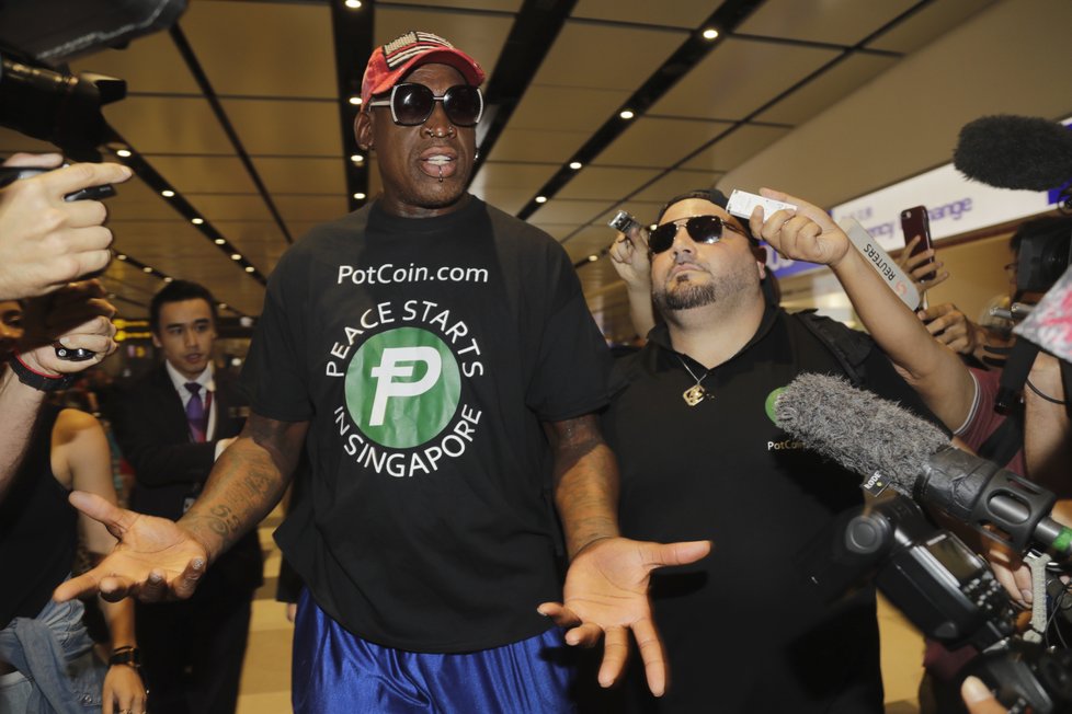 Do Singapuru na summit Kima s Trumpem přiletěl i basketbalista Dennis Rodman