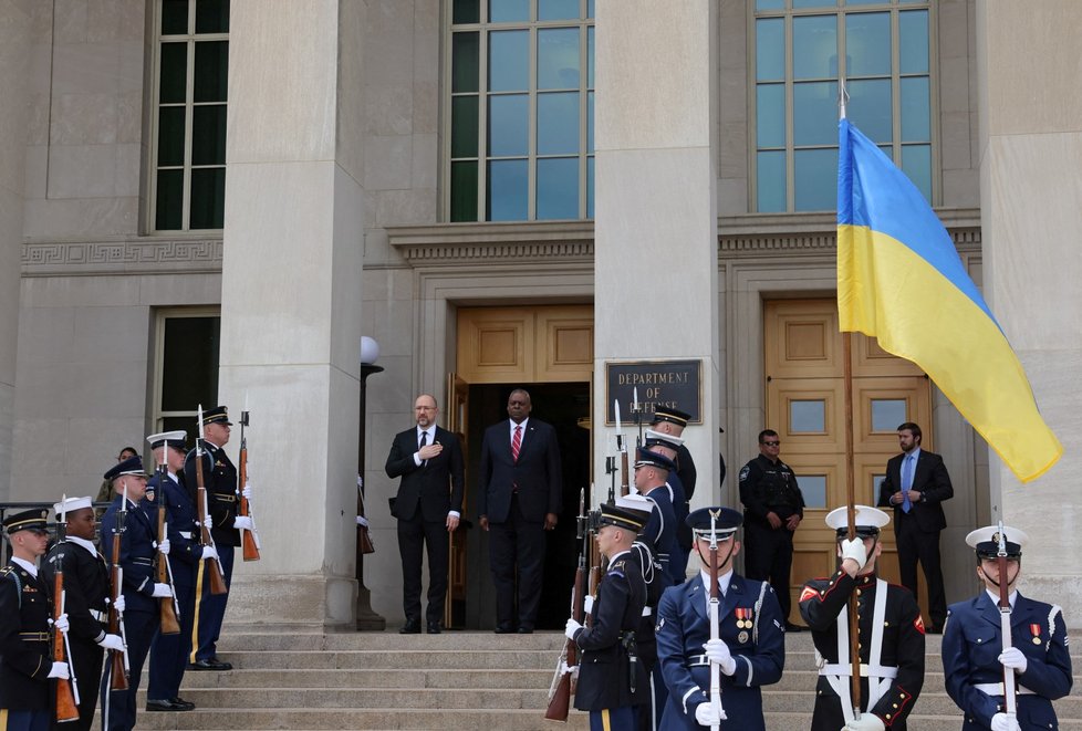 Premiér Ukrajiny Denys Šmyhal v Pentagonu.