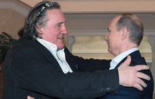 Gérard Depardieu (64) už má ruský pas! A s láskou objal Putina!