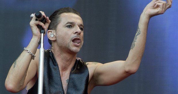 Zpěvák David Gahan z Depeche Mode během pražského koncertu v roce 2013