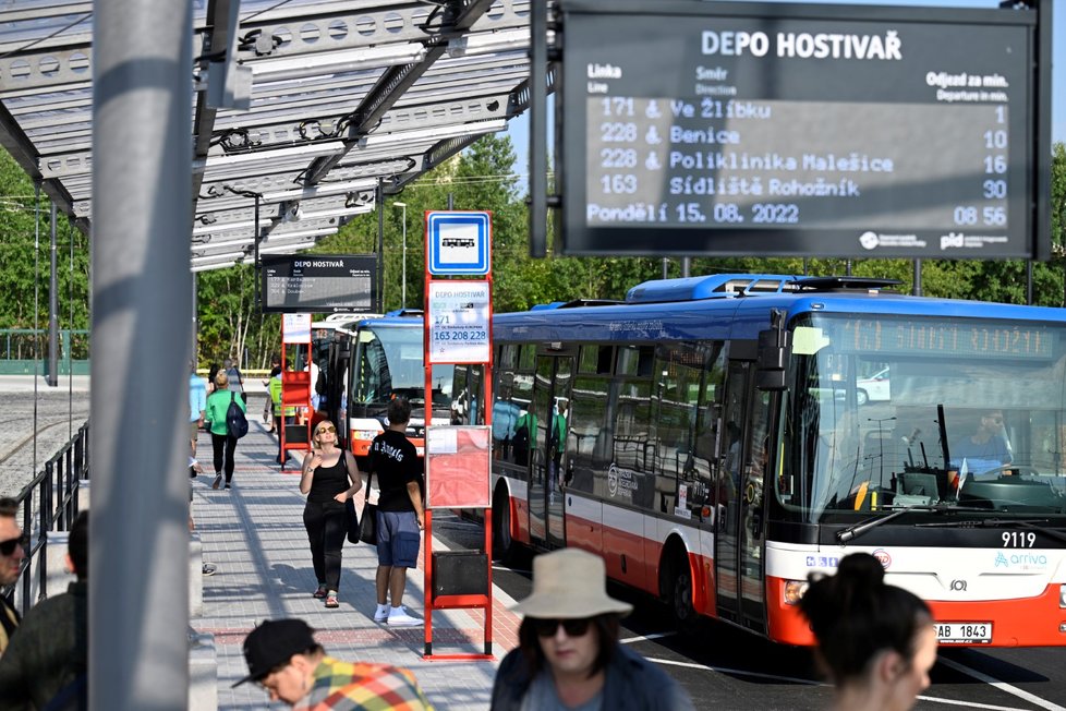 Dopravní podnik slavnostně otevřel novou tramvajovou smyčku Depo Hostivař