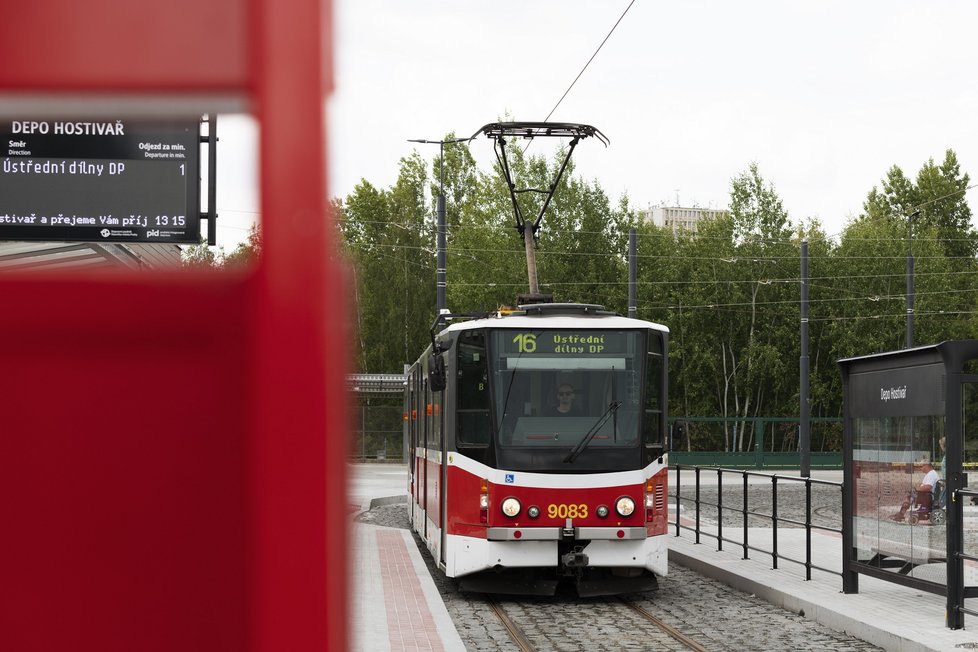 Dopravní podnik slavnostně otevřel novou tramvajovou smyčku Depo Hostivař
