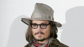 Sexsymbol Johnny Depp má problémy se zrakem