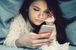Depresivní dospívající moc nechodí mezi lidi, ale na sociálních sítích aktivní jsou