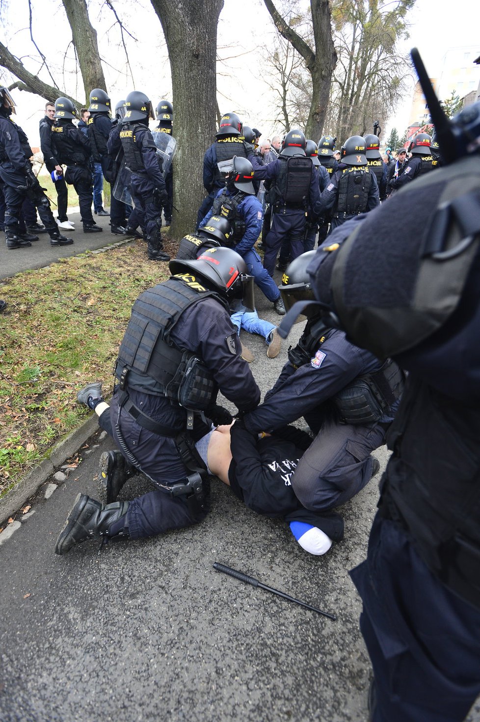 Policejní zásah proti fanouškům Baníku Ostrava