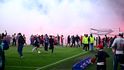 Skandál na fotbale: Derby Slavia - Sparta skončilo ostudou, fanoušci vtrhli na hřiště (9.5.2026) Skandál na fotbale: Derby Slavia - Sparta skončilo ostudou, fanoušci vtrhli na hřiště (9.5.2026)