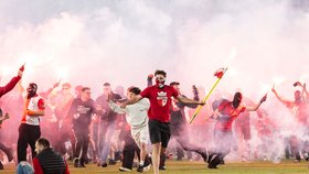 Skandál na fotbale: Derby Slavia - Sparta skončilo ostudou, fanoušci vtrhli na hřiště (9.5.2026)