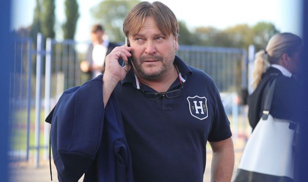 Sparťanská Ikona Martin Frýdek u stadionu na Letné před pražským derby slavných "S" Sparťanská Ikona Martin Frýdek u stadionu na Letné před pražským derby slavných "S"