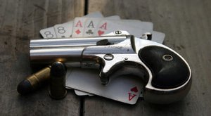 Smrt v dlani: kapesní revolver
