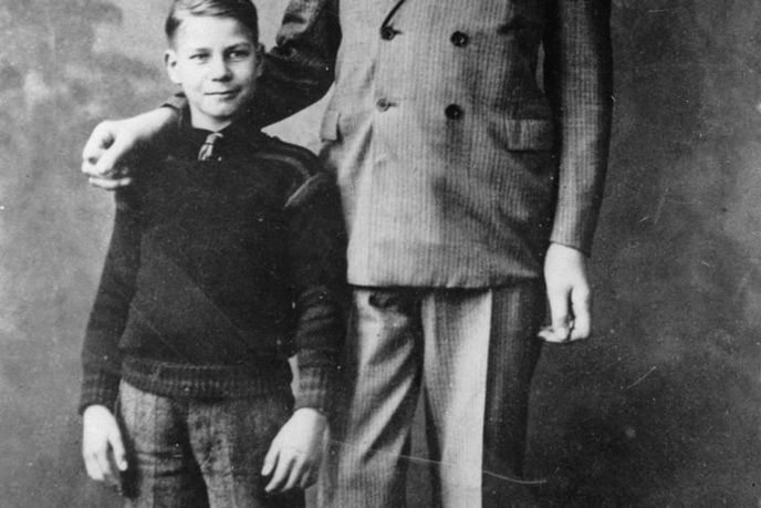 Desetiletý Robert Wadlow se svým o rok starším kamarádem