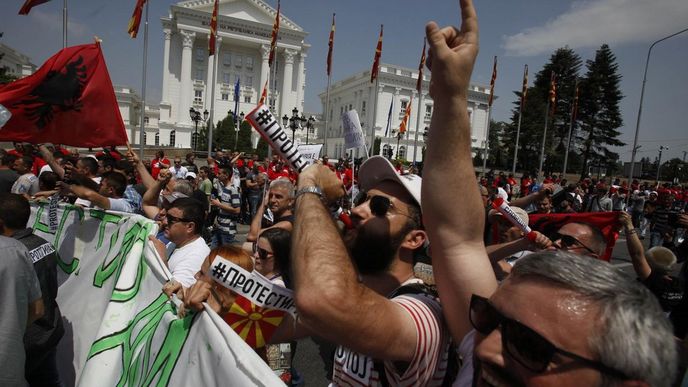 Desetitisíce lidí ve Skopje požadovaly demisi vlády