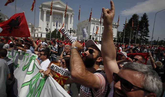 Desetitisíce lidí ve Skopje požadovaly demisi vlády