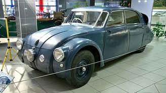 První aerodynamické auto Tatra T77 se inspirovalo výrobou válečných letadel