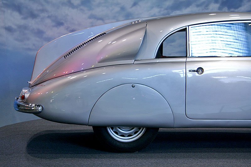 Tatra T87