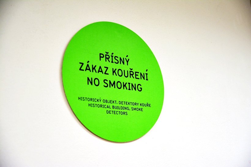 V domě se nesmí kouřit!